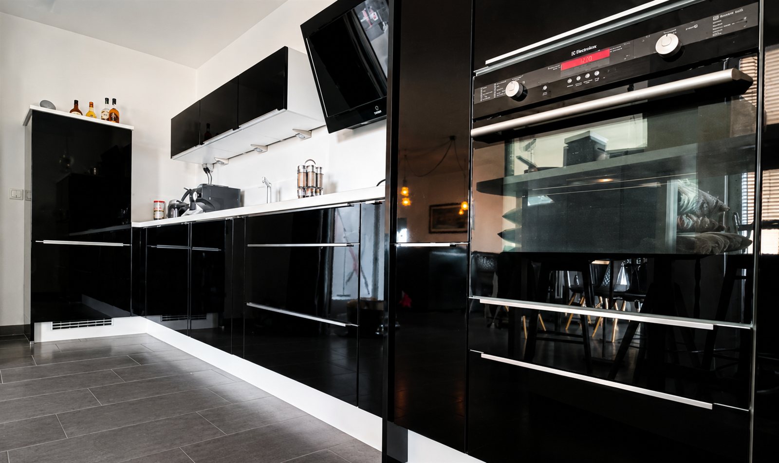 Avant — Cuisine — façades relookées