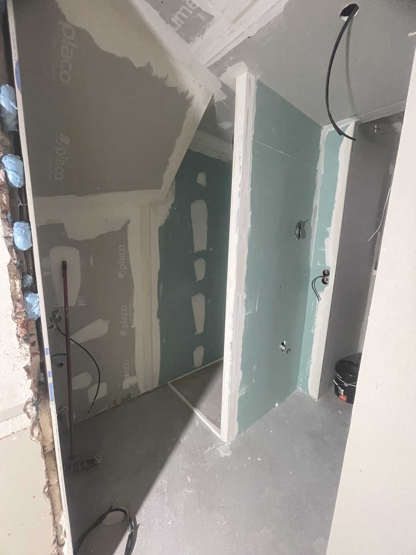 Doublage hydrofuge et volumes salle de bain